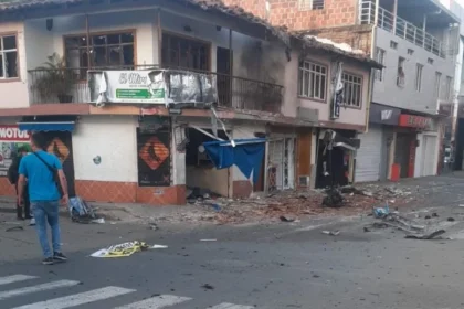 Atentado terrorista en el centro de Jamundí deja ha dos policias heridos