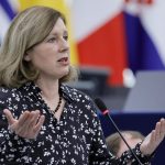 Jourová aborda el tema de la desinformación y 'deepfakes' con líderes de Silicon Valley