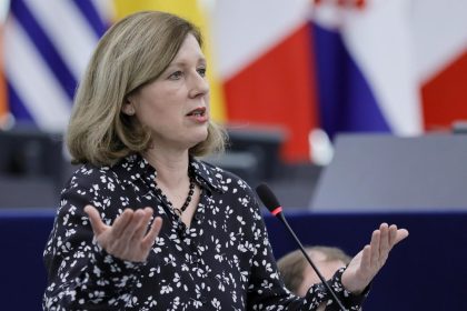 Jourová aborda el tema de la desinformación y 'deepfakes' con líderes de Silicon Valley