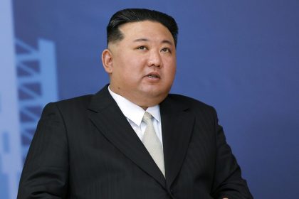 Kim Jong-un visita fábricas de armas y destaca capacidades de producción de nivel global