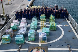 La Guardia Costera de EE.UU. desembarca 7.700 kilos de narcóticos en Florida