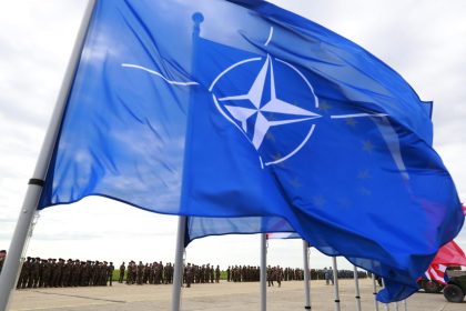La OTAN considera irresponsable que Rusia anuncie maniobras con armas nucleares tácticas