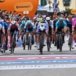 Merlier para los pies a Milan, Pogacar firme de rosa