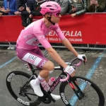 Merlier se anota la tercera etapa y Pogacar retiene la maglia rosa con espectáculo