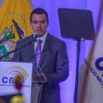Noboa mantiene una aprobación cercana al 60 % en Ecuador tras subida del IVA y apagones