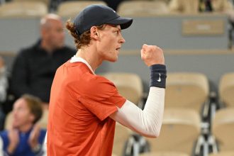 Sinner encadena una décima victoria en Grand Slam camino de los octavos de Roland Garros