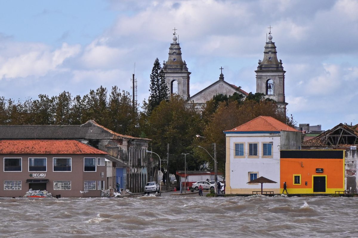 Suben a 152 los muertos por temporales e inundaciones en el sur de Brasil