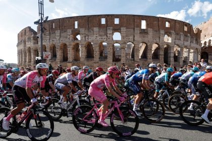 Tadej Pogacar entra en Roma como vencedor del Giro; última etapa para Merlier