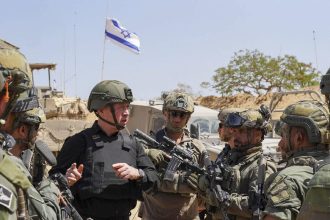 Tel Aviv sufre su primer ataque en meses mientras Israel mantiene la presión en Rafah