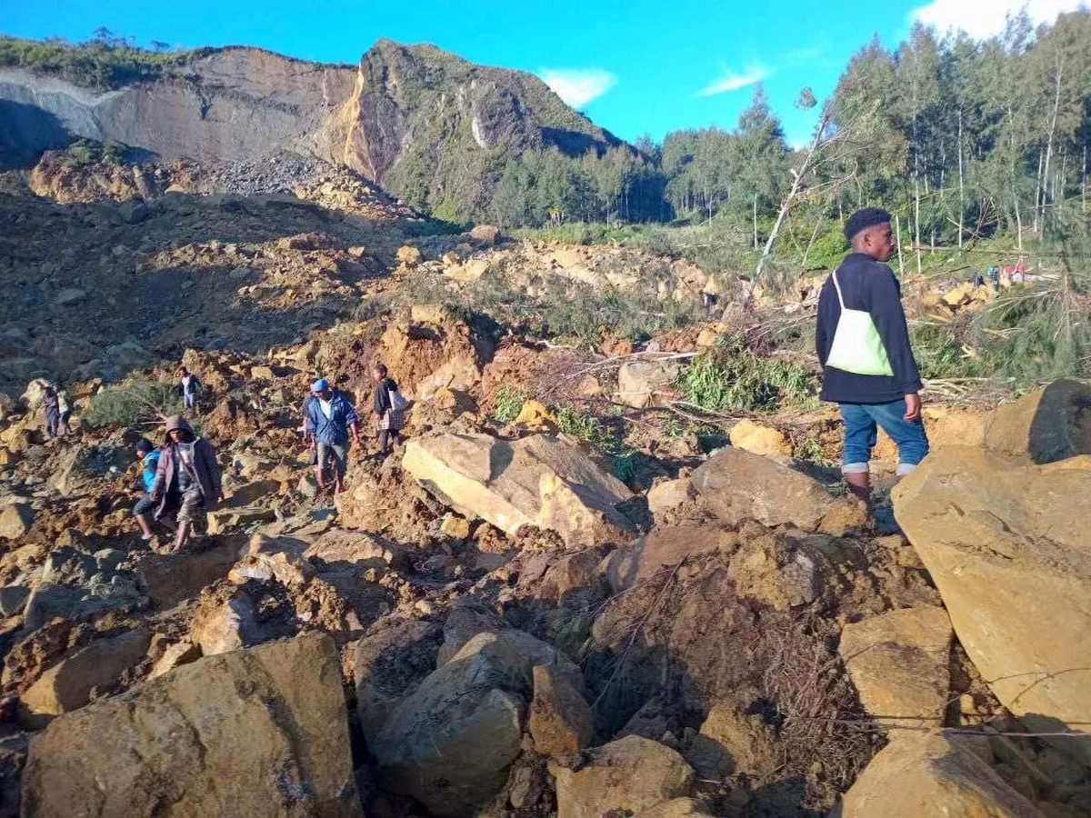 Una avalancha entierra una aldea remota del norte de Papúa Nueva Guinea 3