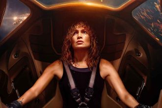 Jennifer López se convierte en heroína espacial en Atlas, una película de ciencia ficción entretenida y reflexiva