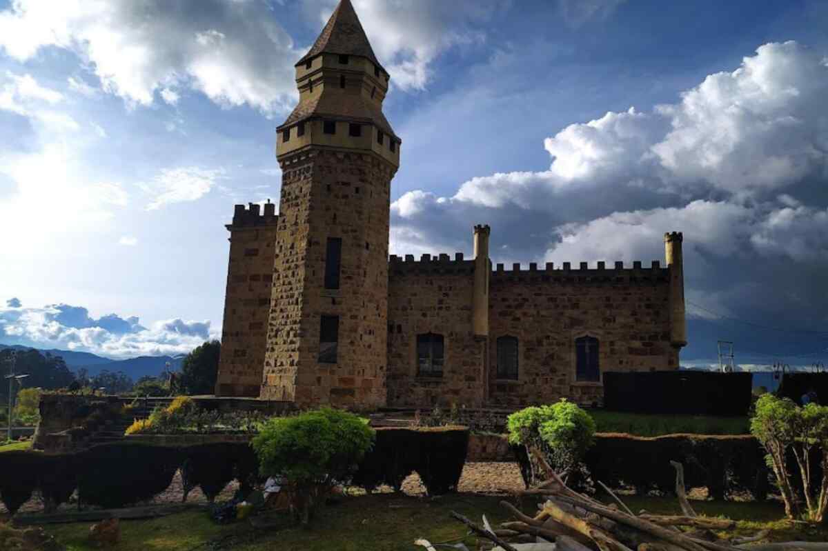 Petro arremete contra el pasado "corrupto" del Castillo Marroquín y lo destina, según él, a la educación---nexus fest
