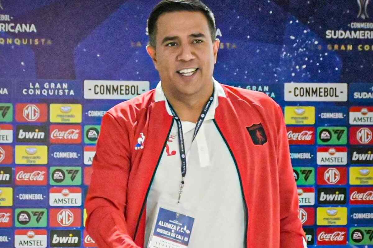 Tulio Gómez revela intolerancia y conflictos: Las razones detrás de la salida de Farías del América que el entrenador niega