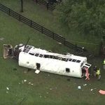 Investigan Causas de Accidente Mortal en Florida: Autobús Volcó Dejando Ocho Muertos y 40 Heridos