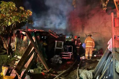 Rápida acción de bomberos evita tragedia en incendio de chatarrería en Itagüí