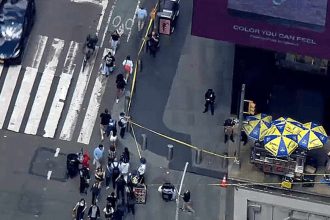 Un hombre apuñalado en un ataque con machete afuera de McDonald's en Times Square