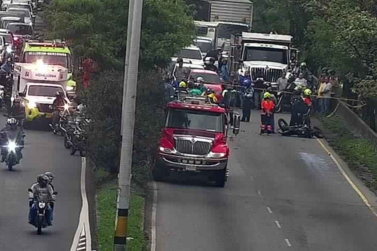 Cierre parcial de la Autopista Sur por accidente fatal en Medellín