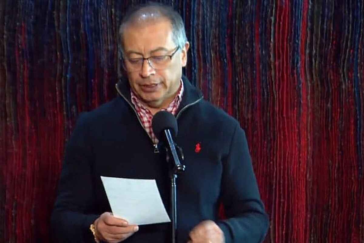 Gustavo Petro Abandona la Gorra y Desata Especulaciones sobre Implante Capilar