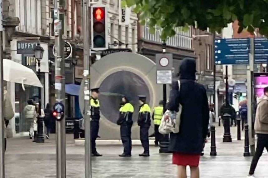 Incidentes Grotescos Obligan a Cerrar momentáneamente el 'Portal' entre Nueva York y Dublín