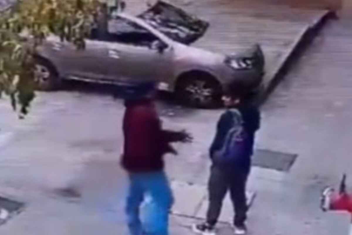 Asesinato en pleno centro de Santiago: Video muestra cómo asaltan y matan a turista peruano que no opuso resistencia a robo