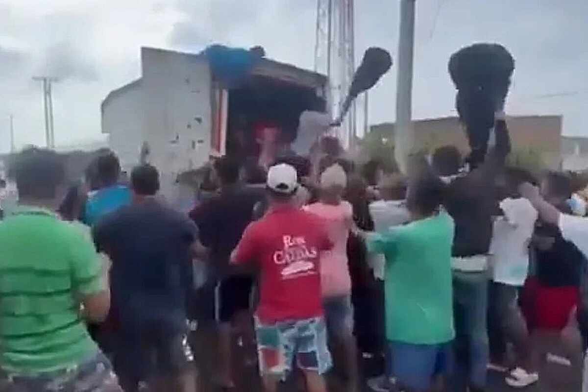 ¡Robo en plena carretera! Saquean camión de guitarras en Tasajera, Magdalena