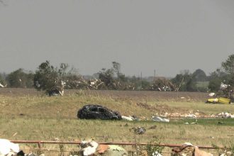 Tormentas apocalípticas azotan el centro de EE.UU.: 15 muertos, casas en ruinas y miles sin luz-Texas