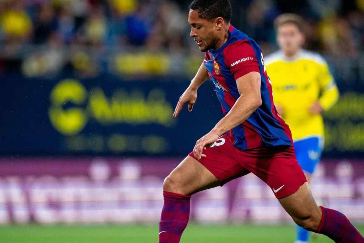 Cury amenaza con la salida de Vitor Roque del Barça si no le dan minutos: "O juega o se va este verano"