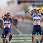 Bardet gana la primera etapa y se viste por vez primera de amarillo en su último Tour