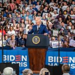 Biden intenta tranquilizar a los donantes demócratas tras las críticas por el debate