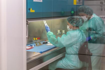 Comité de expertos respalda la aprobación un nuevo medicamento contra el alzhéimer en EEUU