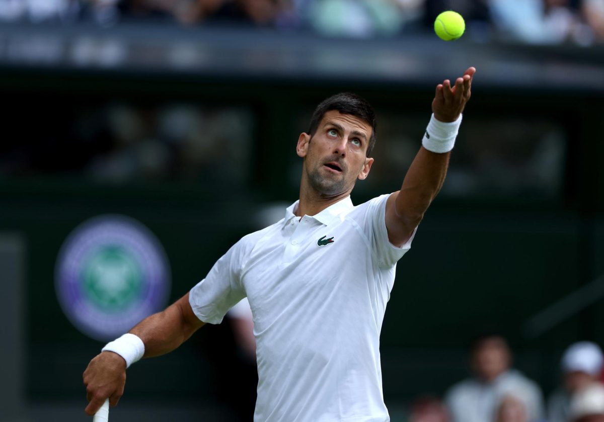 Djokovic afina y apunta a Wimbledon