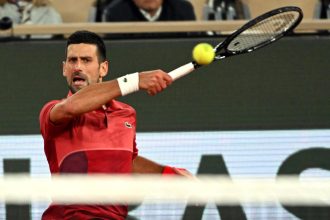 Djokovic sobrevive a la tempestad nocturna de Musetti en cinco sets