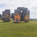 Dos ecologistas detenidos tras rociar con pintura naranja el monumento de Stonehenge