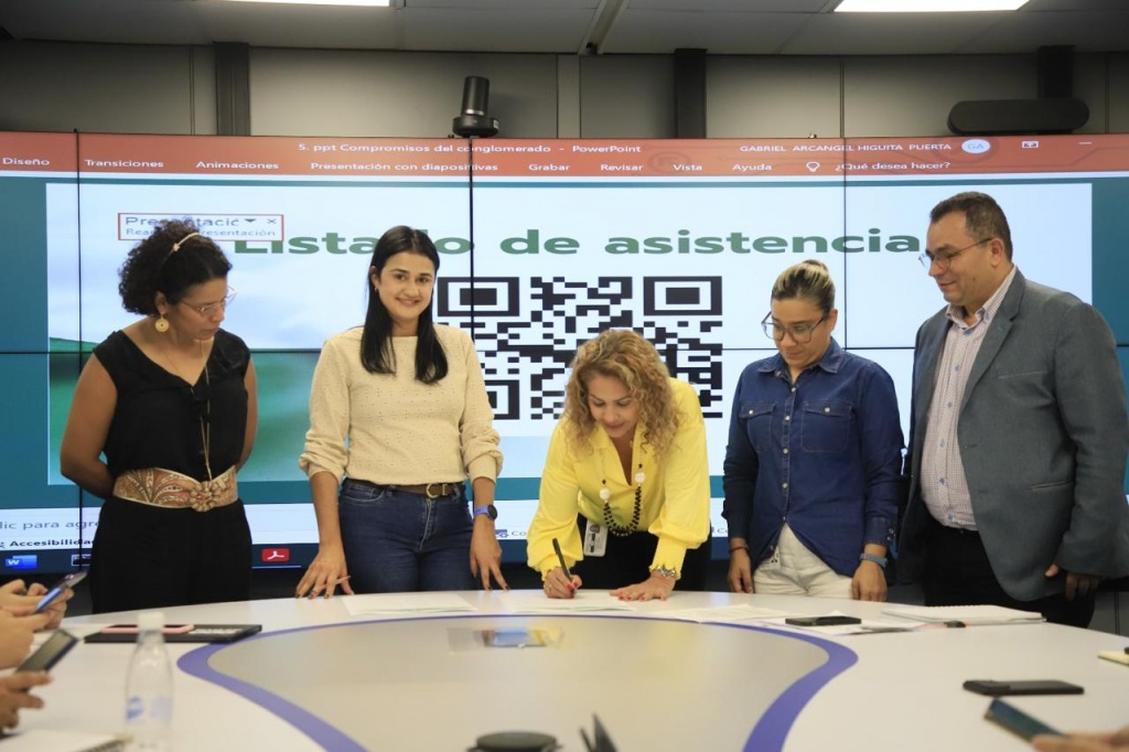 Gobernación de Antioquia firma pacto para impulsar compras públicas locales
