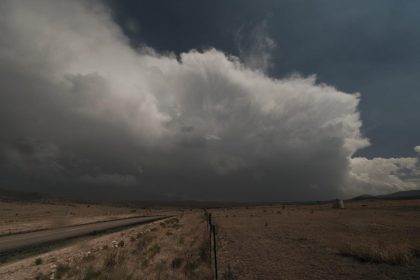 Incendios forestales en Nuevo México y California obligan a evacuar a miles de personas