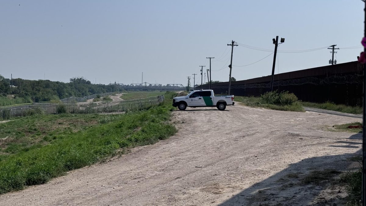Los cruces irregulares en la frontera sur de EE.UU. disminuyen por tercer mes consecutivo