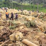 Los equipos de ayuda en Papúa Nueva Guinea trabajan para dar refugio a los desplazados