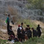 Migrantes abandonan puntos de cruce irregular en Juárez tras anuncio de medidas de Biden