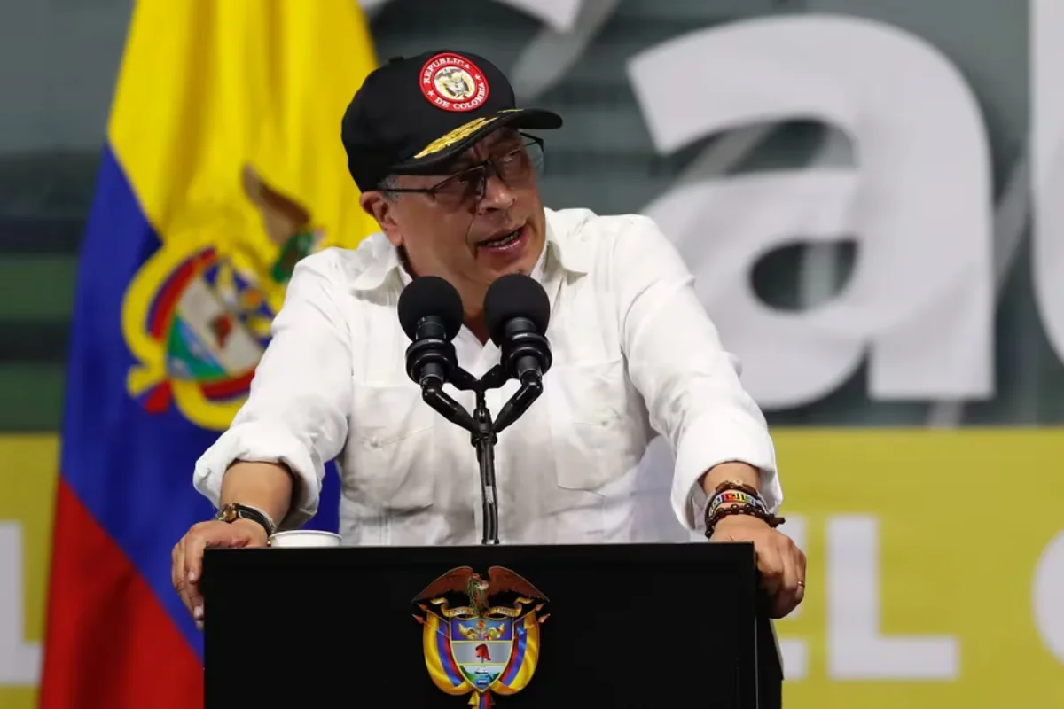 Petro prohíbe bombardeos en el Cauca para proteger a niños reclutados