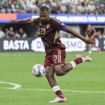 Rondón agranda su leyenda con el gol que clasifica a Venezuela y deja al Tri en llamas