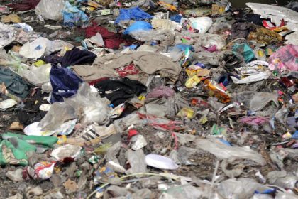 Una región de Pakistán veta las bolsas de plástico de menos de 75 micras