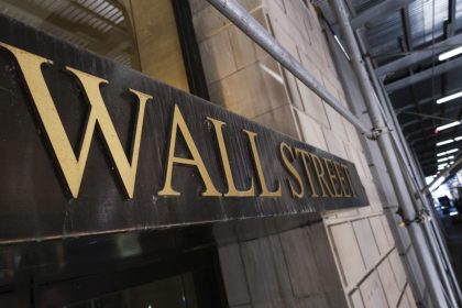 Wall Street cierra la semana en territorio mixto, pero con el Nasdaq en un nuevo récord