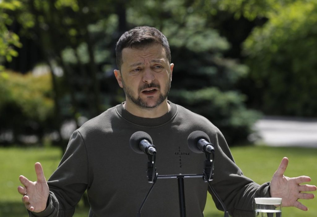 Zelenski dice a los diputados franceses que para la paz justa hace falta más apoyo