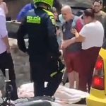 Un motociclista arrolla y mata a una mujer en San Antonio de Prado