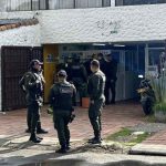 Presunta extorsión detrás de fallido atentado con granada en un local de envíos en Bogotá