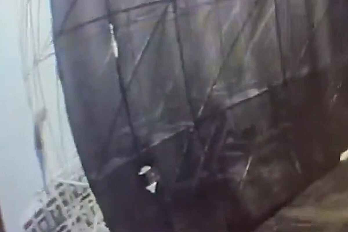 Imágenes delatan últimos minutos de Carlos David Ruiz en Corferias: subió al andamio, se persignó y saltó al tanque