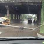 Accidente en el Deprimido de la Minorista de Medellín deja vehículos volcados