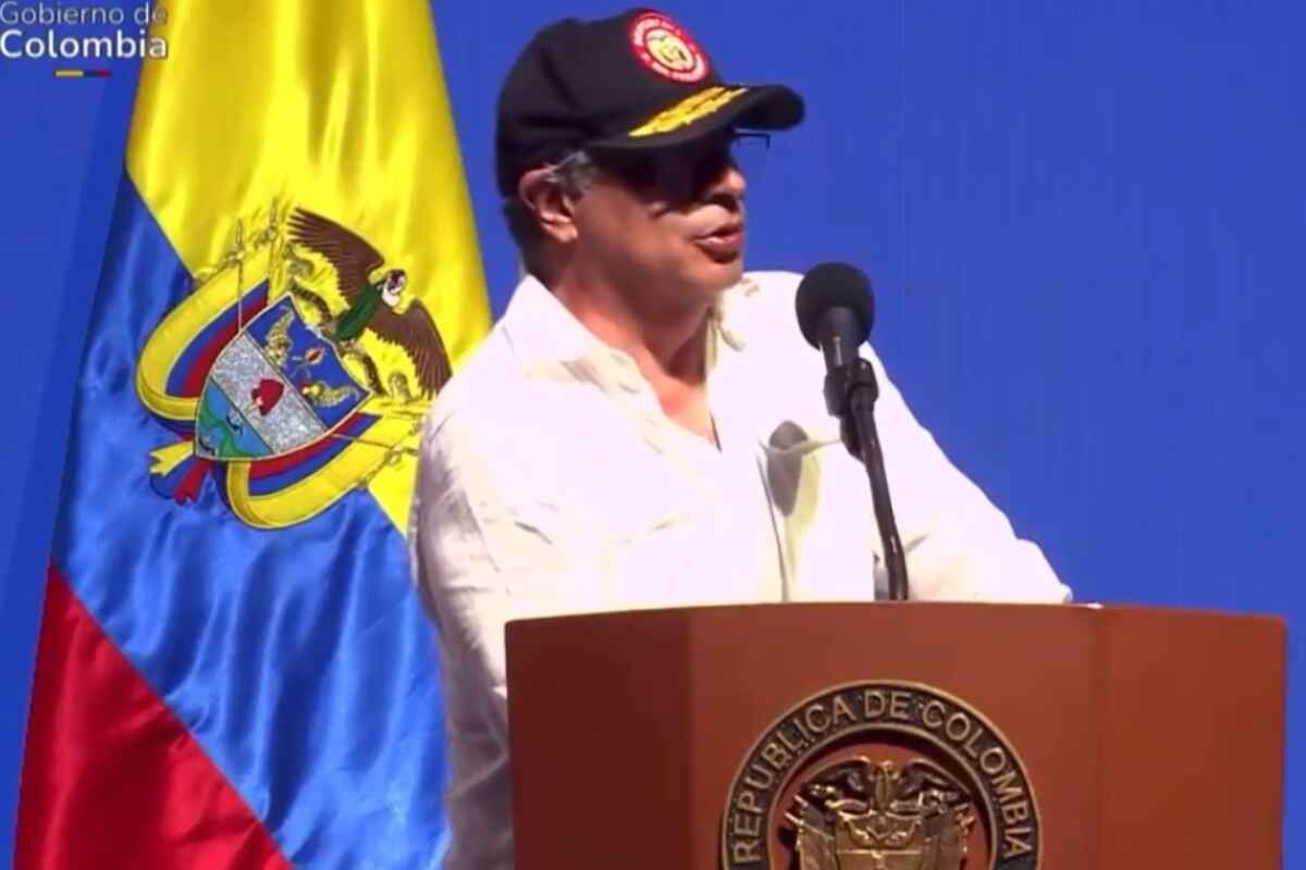 Petro Reconoce Errores en Reforma Tributaria Durante Cumbre de Asobancaria
