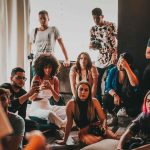 Ideologías de Centro y Derecha predominan entre los jóvenes colombianos