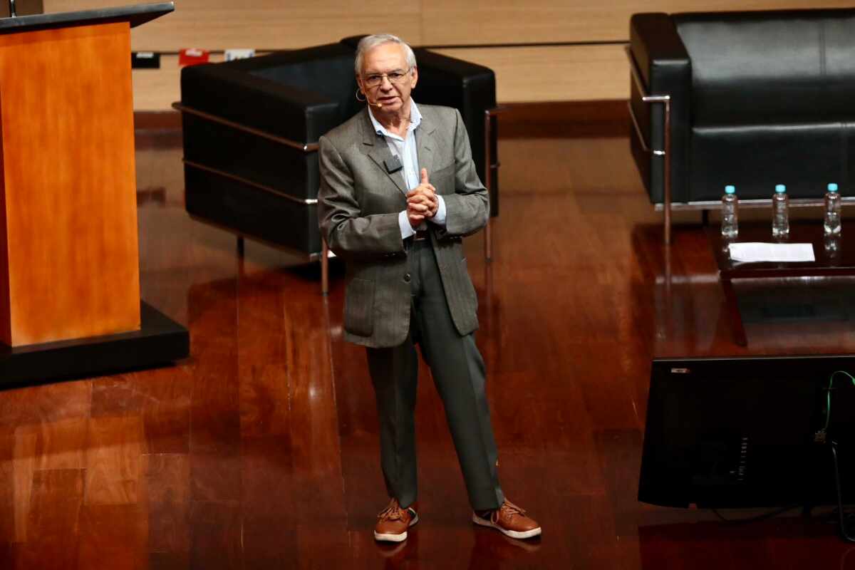 Proceso fiscal contra ministro de Hacienda por pagos dobles que generaron desfalco de 1.624 Millones-Minhacienda Ricardo Bonilla defiende plan de inversiones forzosas ante críticas de expresidente Duque